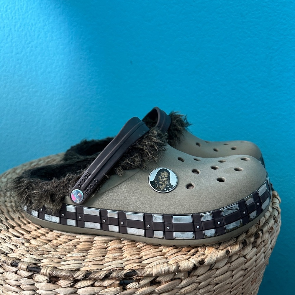 Crocs  CB Star Wars Chewbacca Lined Mule, Khaki, Men’s 9